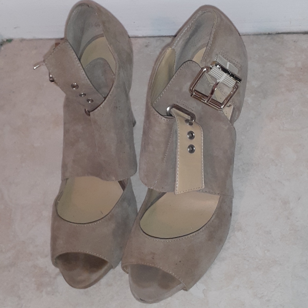 NINE WEST